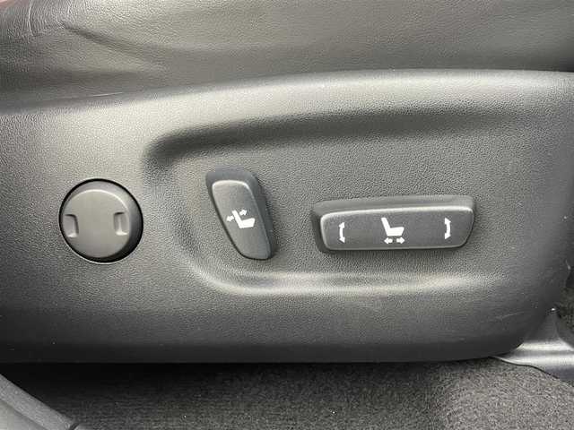 レクサス ＮＸ 300h バージョンL 岡山県 2017(平29)年 5.4万km ソニッククォーツ 純正ナビ/【ナビ/フルセグ/Bluetooth/DVD/AUX】	/バックカメラ(サイド付)/追従型クルーズコントロール	/オートハイビーム	/LEDヘッドライト（AUTO機能付き）	/ビルトインETC２．０	/パワーバックドア/前席シートヒーター/ステアリングヒーター/前席エアシート/オートブレーキホールド	/前席パワーシート	/衝突軽減ブレーキシステム	/車線逸脱防止システム	/横滑り防止装置	/踏み間違い防止装置/社外ドライブレコーダー（全方位）	/純正18インチアルミ	/コーナーセンサー（前後）	/100V電源/社外フロアマット	/ステアリングスイッチ/チルトステアリング/シートリフター/ウィンカーミラー	/ISOFIX	/パドルシフト/プッシュスタート