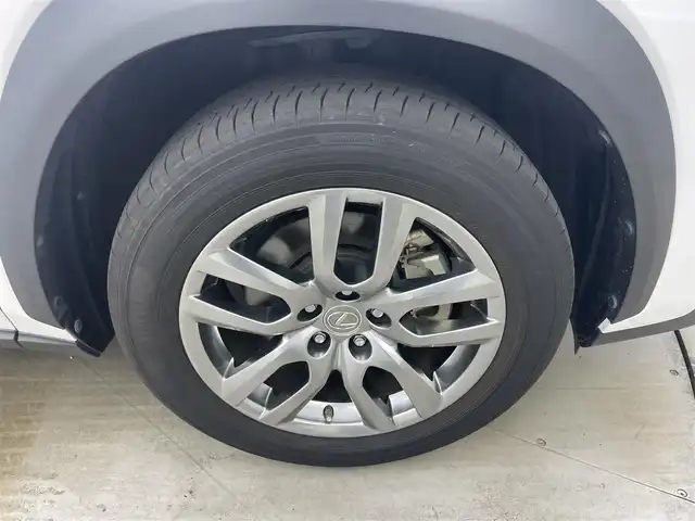 レクサス ＮＸ 300h バージョンL 岡山県 2017(平29)年 5.4万km ソニッククォーツ 純正ナビ/【ナビ/フルセグ/Bluetooth/DVD/AUX】	/バックカメラ(サイド付)/追従型クルーズコントロール	/オートハイビーム	/LEDヘッドライト（AUTO機能付き）	/ビルトインETC２．０	/パワーバックドア/前席シートヒーター/ステアリングヒーター/前席エアシート/オートブレーキホールド	/前席パワーシート	/衝突軽減ブレーキシステム	/車線逸脱防止システム	/横滑り防止装置	/踏み間違い防止装置/社外ドライブレコーダー（全方位）	/純正18インチアルミ	/コーナーセンサー（前後）	/100V電源/社外フロアマット	/ステアリングスイッチ/チルトステアリング/シートリフター/ウィンカーミラー	/ISOFIX	/パドルシフト/プッシュスタート