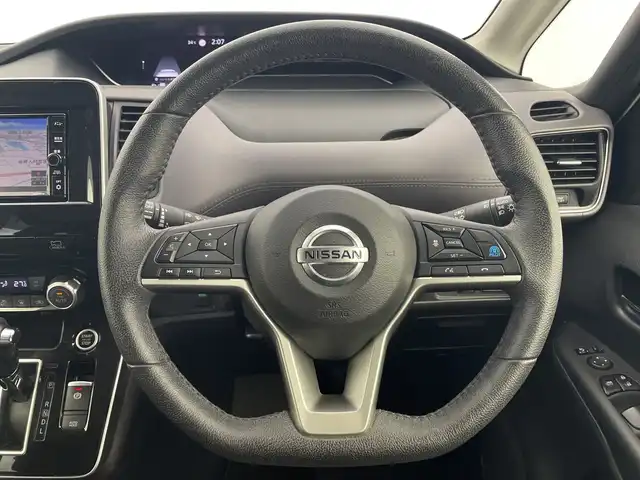 日産 セレナ ハイウェイスター V 愛知県 2021(令3)年 5.7万km ブリリアントホワイトパール プロパイロット/デジタルインナーミラー/純正ナビ/・Bluetooth/・CD/DVD/・フルセグテレビ/・SD音楽録音/アラウンドビューモニター/両側パワースライドドア/ブラインドスポットモニター/衝突軽減ブレーキ/レーンキープアシスト/オートマチックハイビーム/前後コーナーセンサー/レーダークルーズコントロール/前方ドライブレコーダー/ETC/LEDヘッドライト