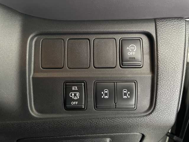 日産 セレナ ハイウェイスター V 愛知県 2021(令3)年 5.7万km ブリリアントホワイトパール プロパイロット/デジタルインナーミラー/純正ナビ/・Bluetooth/・CD/DVD/・フルセグテレビ/・SD音楽録音/アラウンドビューモニター/両側パワースライドドア/ブラインドスポットモニター/衝突軽減ブレーキ/レーンキープアシスト/オートマチックハイビーム/前後コーナーセンサー/レーダークルーズコントロール/前方ドライブレコーダー/ETC/LEDヘッドライト