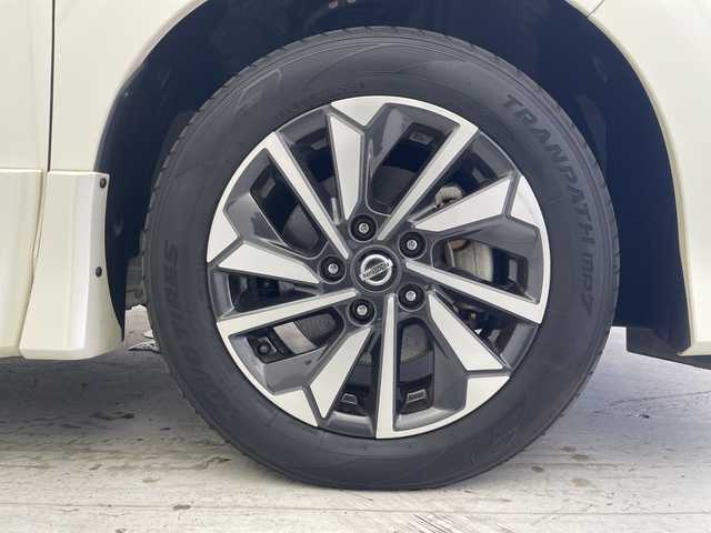 日産 セレナ ハイウェイスター V 愛知県 2021(令3)年 5.7万km ブリリアントホワイトパール プロパイロット/デジタルインナーミラー/純正ナビ/・Bluetooth/・CD/DVD/・フルセグテレビ/・SD音楽録音/アラウンドビューモニター/両側パワースライドドア/ブラインドスポットモニター/衝突軽減ブレーキ/レーンキープアシスト/オートマチックハイビーム/前後コーナーセンサー/レーダークルーズコントロール/前方ドライブレコーダー/ETC/LEDヘッドライト