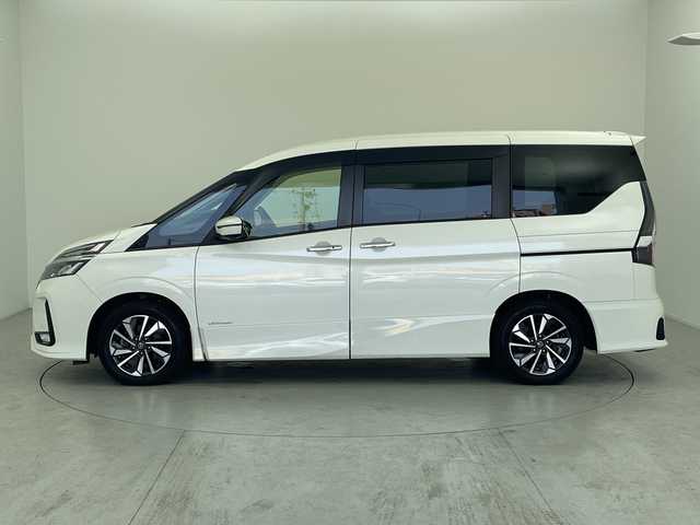 日産 セレナ ハイウェイスター V 愛知県 2021(令3)年 5.7万km ブリリアントホワイトパール プロパイロット/デジタルインナーミラー/純正ナビ/・Bluetooth/・CD/DVD/・フルセグテレビ/・SD音楽録音/アラウンドビューモニター/両側パワースライドドア/ブラインドスポットモニター/衝突軽減ブレーキ/レーンキープアシスト/オートマチックハイビーム/前後コーナーセンサー/レーダークルーズコントロール/前方ドライブレコーダー/ETC/LEDヘッドライト