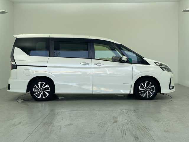 日産 セレナ ハイウェイスター V 愛知県 2021(令3)年 5.7万km ブリリアントホワイトパール プロパイロット/デジタルインナーミラー/純正ナビ/・Bluetooth/・CD/DVD/・フルセグテレビ/・SD音楽録音/アラウンドビューモニター/両側パワースライドドア/ブラインドスポットモニター/衝突軽減ブレーキ/レーンキープアシスト/オートマチックハイビーム/前後コーナーセンサー/レーダークルーズコントロール/前方ドライブレコーダー/ETC/LEDヘッドライト
