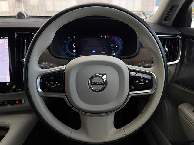 ボルボ Ｖ９０ B6 AWD インスクリプション 山梨県 2022(令4)年 5.2万km クリスタルホワイトP Google搭載/Bowers/Wilkins/パノラマSR/エアサス装着車/AppleCarPlay/AndroidAuto/360°カメラ/前後コーナーセンサー/ACC/BLIS/LKA/HUD/白革/全席シートヒーター/前席ベンチレーション/ステアリングヒーター/電動テールゲート（フットオープナー付）/ワイヤレスチャージ/LEDヘッドライト/ETC/純正19インチAW