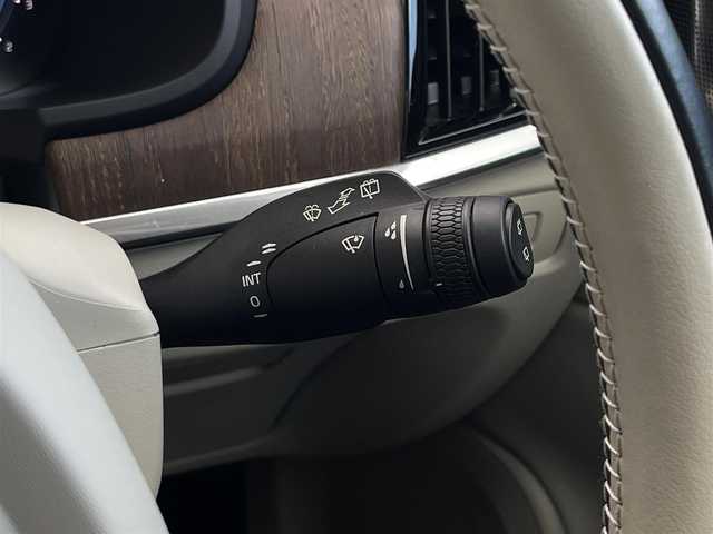 ボルボ Ｖ９０ B6 AWD インスクリプション 山梨県 2022(令4)年 5.2万km クリスタルホワイトP Google搭載/Bowers/Wilkins/パノラマSR/エアサス装着車/AppleCarPlay/AndroidAuto/360°カメラ/前後コーナーセンサー/ACC/BLIS/LKA/HUD/白革/全席シートヒーター/前席ベンチレーション/ステアリングヒーター/電動テールゲート（フットオープナー付）/ワイヤレスチャージ/LEDヘッドライト/ETC/純正19インチAW