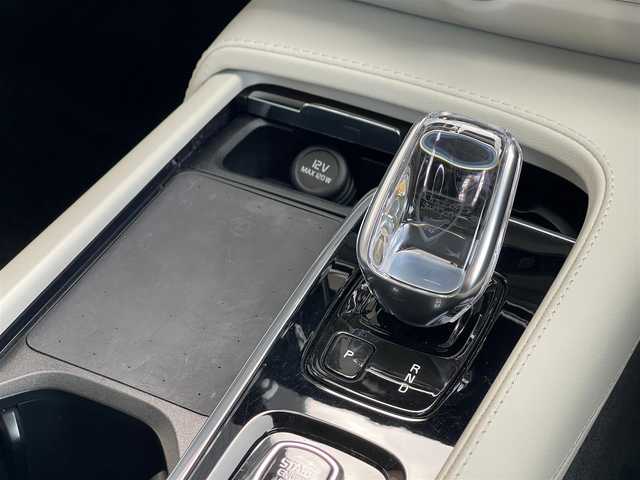 ボルボ Ｖ９０ B6 AWD インスクリプション 山梨県 2022(令4)年 5.2万km クリスタルホワイトP Google搭載/Bowers/Wilkins/パノラマSR/エアサス装着車/AppleCarPlay/AndroidAuto/360°カメラ/前後コーナーセンサー/ACC/BLIS/LKA/HUD/白革/全席シートヒーター/前席ベンチレーション/ステアリングヒーター/電動テールゲート（フットオープナー付）/ワイヤレスチャージ/LEDヘッドライト/ETC/純正19インチAW