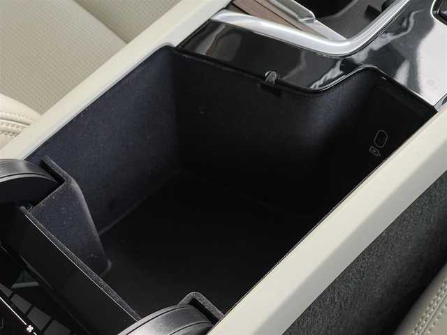 ボルボ Ｖ９０ B6 AWD インスクリプション 山梨県 2022(令4)年 5.2万km クリスタルホワイトP Google搭載/Bowers/Wilkins/パノラマSR/エアサス装着車/AppleCarPlay/AndroidAuto/360°カメラ/前後コーナーセンサー/ACC/BLIS/LKA/HUD/白革/全席シートヒーター/前席ベンチレーション/ステアリングヒーター/電動テールゲート（フットオープナー付）/ワイヤレスチャージ/LEDヘッドライト/ETC/純正19インチAW