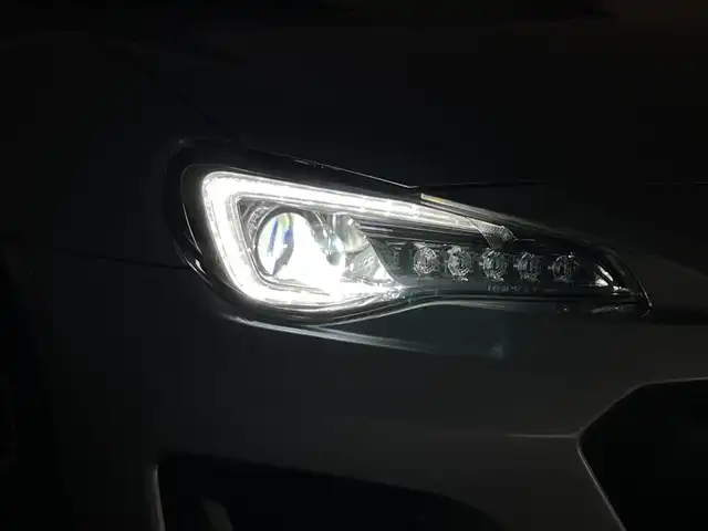 スバル ＢＲＺ R 群馬県 2020(令2)年 4万km アイスシルバーメタリック 6速マニュアル/社外HDDナビ/（HDD/CD/DVD/AM/FM）/LEDヘッドライト/LEDリヤコンビランプ/キーレス/ドライブモード切替/純正17インチアルミホイール/電動格納ミラー/純正フロアマット/横滑り防止装置/ヘッドランプレベライザー