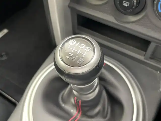 スバル ＢＲＺ R 群馬県 2020(令2)年 4万km アイスシルバーメタリック 6速マニュアル/社外HDDナビ/（HDD/CD/DVD/AM/FM）/LEDヘッドライト/LEDリヤコンビランプ/キーレス/ドライブモード切替/純正17インチアルミホイール/電動格納ミラー/純正フロアマット/横滑り防止装置/ヘッドランプレベライザー