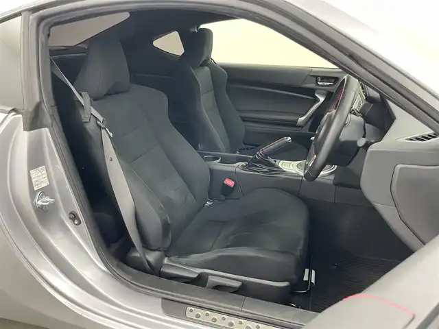 スバル ＢＲＺ R 群馬県 2020(令2)年 4万km アイスシルバーメタリック 6速マニュアル/社外HDDナビ/（HDD/CD/DVD/AM/FM）/LEDヘッドライト/LEDリヤコンビランプ/キーレス/ドライブモード切替/純正17インチアルミホイール/電動格納ミラー/純正フロアマット/横滑り防止装置/ヘッドランプレベライザー