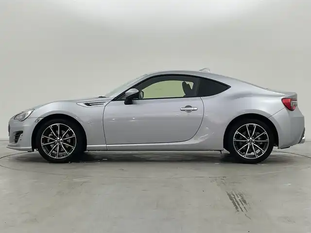 スバル ＢＲＺ R 群馬県 2020(令2)年 4万km アイスシルバーメタリック 6速マニュアル/社外HDDナビ/（HDD/CD/DVD/AM/FM）/LEDヘッドライト/LEDリヤコンビランプ/キーレス/ドライブモード切替/純正17インチアルミホイール/電動格納ミラー/純正フロアマット/横滑り防止装置/ヘッドランプレベライザー