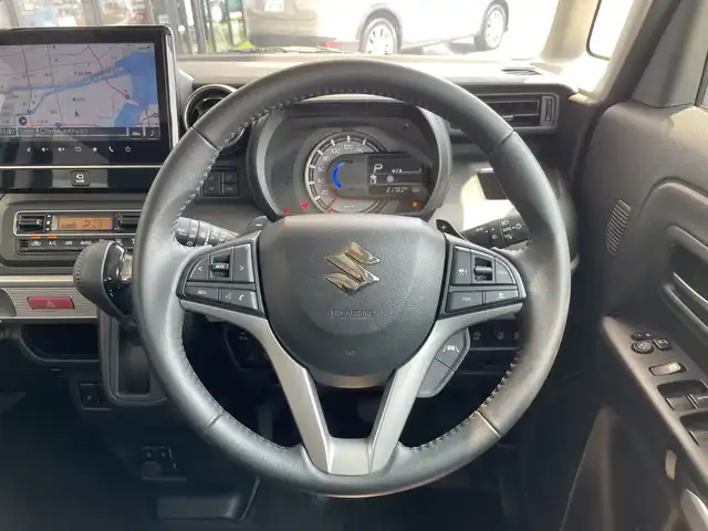 スズキ スペーシア ギア HYBRID XZターボ 愛知県 2022(令4)年 2.2万km オフブルーメタリック/ガンメタリック2トーンルーフ スズキセーフティーサポート/衝突被害軽減ブレーキ/純正9インチディスプレイオーディオナビ（あり）/全方位カメラ/両側パワースライドドア/レーダークルーズコントロール/シートヒーター/CD DVD/Bluetooth/フルセグTV/バックカメラ/コーナーセンサー/純正アルミホイール/ルーフレール/パドルシフト/LEDヘッドライト/オートマチックハイビーム/ドライブレコーダー/ETC/ステアリングスイッチ/スマートキー/プッシュスタート
