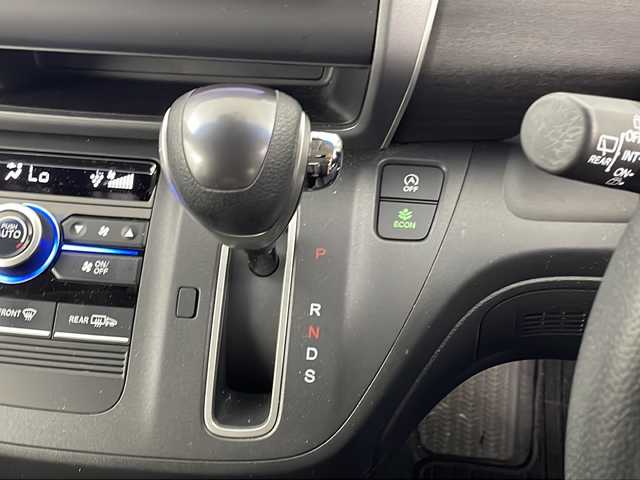 ホンダ フリード G ホンダセンシング 埼玉県 2018(平30)年 6.5万km ホワイトオーキッドパール 純正ナビ　/バックカメラ　/両側パワースライドドア　/デジタルインナーミラー　/ホンダセンシング　/ビルトインＥＴＣ　/ハーフレザーシート　/Ｙｕｐｉｔｅｌ製セーフティーレーダー　/ＬＥＤライト　/オートライト/前後ドライブレコーダー