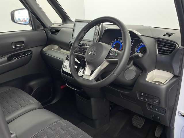 三菱 デリカミニ T プレミアム 栃木県 2025(令7)年 0.1千km アメジストブラック/シルキーホワイト 届出済未使用車/純正9型ディスプレイオーディオ/（AppleCarPlay/AndroidAuto/AM/FM/BT）/全周囲カメラ/インテリジェントルームミラー/両側パワースライドドア/プリクラッシュブレーキ/車線逸脱警報/先行車発進お知らせ/道路標識表示/ふらつき警報/ステアリングヒーター/シートヒーター/ステアリングスイッチ/電動格納ミラー/パドルシフト/純正アルミホイール/プッシュスタート/スマートキー/T　PREMIUM　4WD　9型ディスプレイオーディオ（121/330）　サイドデカール（33/440）