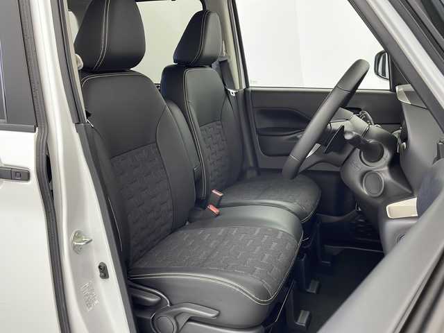 三菱 デリカミニ T プレミアム 栃木県 2025(令7)年 0.1千km アメジストブラック/シルキーホワイト 届出済未使用車/純正9型ディスプレイオーディオ/（AppleCarPlay/AndroidAuto/AM/FM/BT）/全周囲カメラ/インテリジェントルームミラー/両側パワースライドドア/プリクラッシュブレーキ/車線逸脱警報/先行車発進お知らせ/道路標識表示/ふらつき警報/ステアリングヒーター/シートヒーター/ステアリングスイッチ/電動格納ミラー/パドルシフト/純正アルミホイール/プッシュスタート/スマートキー/T　PREMIUM　4WD　9型ディスプレイオーディオ（121/330）　サイドデカール（33/440）