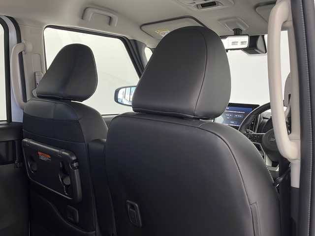 三菱 デリカミニ T プレミアム 栃木県 2025(令7)年 0.1千km アメジストブラック/シルキーホワイト 届出済未使用車/純正9型ディスプレイオーディオ/（AppleCarPlay/AndroidAuto/AM/FM/BT）/全周囲カメラ/インテリジェントルームミラー/両側パワースライドドア/プリクラッシュブレーキ/車線逸脱警報/先行車発進お知らせ/道路標識表示/ふらつき警報/ステアリングヒーター/シートヒーター/ステアリングスイッチ/電動格納ミラー/パドルシフト/純正アルミホイール/プッシュスタート/スマートキー/T　PREMIUM　4WD　9型ディスプレイオーディオ（121/330）　サイドデカール（33/440）