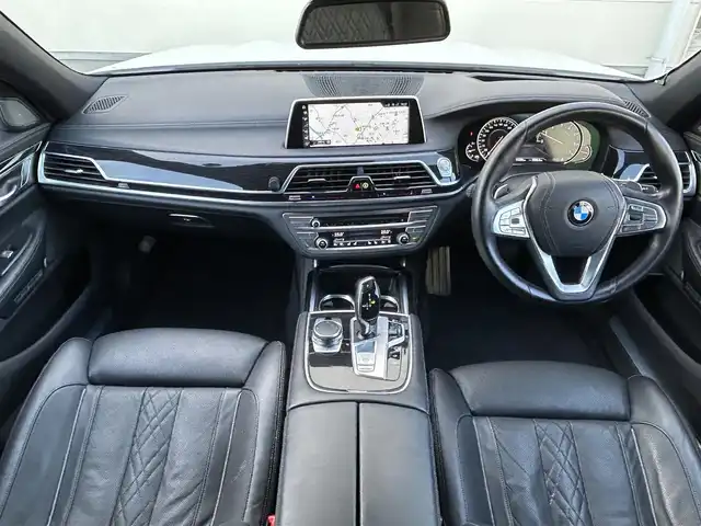 ＢＭＷ ７４０ｉ Mスポーツ 茨城県 2016(平28)年 5.5万km ミネラルホワイト 純正メーカオプションナビ/　(フルセグ/CD/DVD/Bluetooth)/全方位カメラ/黒革シート/サンルーフ/ETC/ドライビングアシスト/ハーマンカードン/クルーズコントロール/パドルシフト/パワーバックドア/プッシュスタート/USB入力端子/シートヒーター/パワーシート/LEDヘッドライト/純正アルミホイール