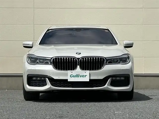 ＢＭＷ ７４０ｉ Mスポーツ 茨城県 2016(平28)年 5.5万km ミネラルホワイト 純正メーカオプションナビ/　(フルセグ/CD/DVD/Bluetooth)/全方位カメラ/黒革シート/サンルーフ/ETC/ドライビングアシスト/ハーマンカードン/クルーズコントロール/パドルシフト/パワーバックドア/プッシュスタート/USB入力端子/シートヒーター/パワーシート/LEDヘッドライト/純正アルミホイール