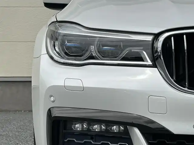 ＢＭＷ ７４０ｉ Mスポーツ 茨城県 2016(平28)年 5.5万km ミネラルホワイト 純正メーカオプションナビ/　(フルセグ/CD/DVD/Bluetooth)/全方位カメラ/黒革シート/サンルーフ/ETC/ドライビングアシスト/ハーマンカードン/クルーズコントロール/パドルシフト/パワーバックドア/プッシュスタート/USB入力端子/シートヒーター/パワーシート/LEDヘッドライト/純正アルミホイール
