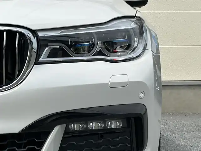 ＢＭＷ ７４０ｉ Mスポーツ 茨城県 2016(平28)年 5.5万km ミネラルホワイト 純正メーカオプションナビ/　(フルセグ/CD/DVD/Bluetooth)/全方位カメラ/黒革シート/サンルーフ/ETC/ドライビングアシスト/ハーマンカードン/クルーズコントロール/パドルシフト/パワーバックドア/プッシュスタート/USB入力端子/シートヒーター/パワーシート/LEDヘッドライト/純正アルミホイール
