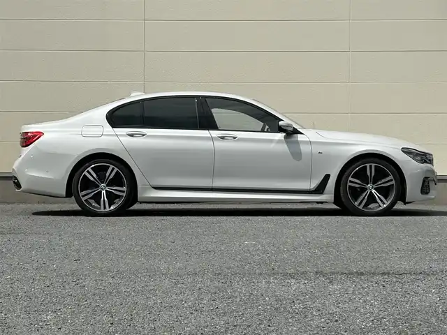 ＢＭＷ ７４０ｉ Mスポーツ 茨城県 2016(平28)年 5.5万km ミネラルホワイト 純正メーカオプションナビ/　(フルセグ/CD/DVD/Bluetooth)/全方位カメラ/黒革シート/サンルーフ/ETC/ドライビングアシスト/ハーマンカードン/クルーズコントロール/パドルシフト/パワーバックドア/プッシュスタート/USB入力端子/シートヒーター/パワーシート/LEDヘッドライト/純正アルミホイール