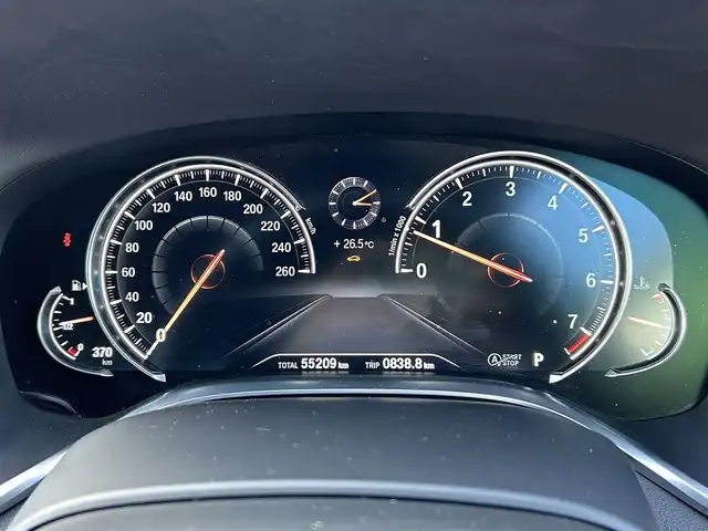 ＢＭＷ ７４０ｉ Mスポーツ 茨城県 2016(平28)年 5.5万km ミネラルホワイト 純正メーカオプションナビ/　(フルセグ/CD/DVD/Bluetooth)/全方位カメラ/黒革シート/サンルーフ/ETC/ドライビングアシスト/ハーマンカードン/クルーズコントロール/パドルシフト/パワーバックドア/プッシュスタート/USB入力端子/シートヒーター/パワーシート/LEDヘッドライト/純正アルミホイール