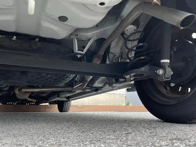 ダイハツ ミラ イース X SAⅢ 滋賀県 2019(令1)年 5.9万km ホワイト 純正オーディオ【CC-W67D】/(AM/FM/CD/AUX)/ETC/踏み間違い防止アシスト/プリクラッシュブレーキアシスト/ヒルスタート（坂道発進）アシスト/前方衝突防止支援システム/TCS（トラクションコントロールシステム）/VDC（ビークルダイナミクスコントロール）/レーンキープアシスト/ABS（アンチロックブレーキシステム）/コーナー・バックセンサー（ソナー）/電動格納ミラー/アイドリングストップ/オートライト/オートハイビーム/LEDヘッドライト/マニュアルエアコン/リモコンキー/純正フロアマット/純正ホイールキャップ