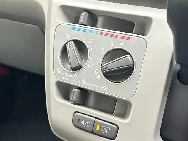 ダイハツ ミラ イース X SAⅢ 滋賀県 2019(令1)年 5.9万km ホワイト 純正オーディオ【CC-W67D】/(AM/FM/CD/AUX)/ETC/踏み間違い防止アシスト/プリクラッシュブレーキアシスト/ヒルスタート（坂道発進）アシスト/前方衝突防止支援システム/TCS（トラクションコントロールシステム）/VDC（ビークルダイナミクスコントロール）/レーンキープアシスト/ABS（アンチロックブレーキシステム）/コーナー・バックセンサー（ソナー）/電動格納ミラー/アイドリングストップ/オートライト/オートハイビーム/LEDヘッドライト/マニュアルエアコン/リモコンキー/純正フロアマット/純正ホイールキャップ