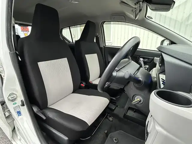 ダイハツ ミラ イース X SAⅢ 滋賀県 2019(令1)年 5.9万km ホワイト 純正オーディオ【CC-W67D】/(AM/FM/CD/AUX)/ETC/踏み間違い防止アシスト/プリクラッシュブレーキアシスト/ヒルスタート（坂道発進）アシスト/前方衝突防止支援システム/TCS（トラクションコントロールシステム）/VDC（ビークルダイナミクスコントロール）/レーンキープアシスト/ABS（アンチロックブレーキシステム）/コーナー・バックセンサー（ソナー）/電動格納ミラー/アイドリングストップ/オートライト/オートハイビーム/LEDヘッドライト/マニュアルエアコン/リモコンキー/純正フロアマット/純正ホイールキャップ