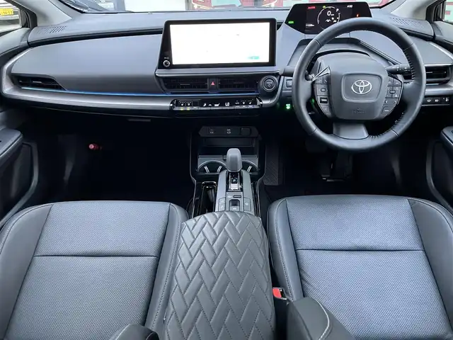 トヨタ プリウス Z 奈良県 2023(令5)年 1.2万km アティチュードブラックマイカ 純正１２．３インチディスプレイオーディオ/（フルセグ/BT/AppleCarPlay/AndroidAuto)/モデリスタフルエアロ/レーダークルーズコントロール/アラウンドビューモニター/ブラインドスポットモニター/プリクラッシュセーフティ/インテリジェントパーキングアシスト/レーンキープアシスト/電動リアゲート/ブラックレザーシート/運転席メモリ付きパワーシート/パワーイージーアクセスシステム/前席シートヒーター/前席エアーシート/ステアイングヒーター/ワイヤレス充電/デジタルインナーミラー/ETC2.0/純正19インチAW/スペアキーX1