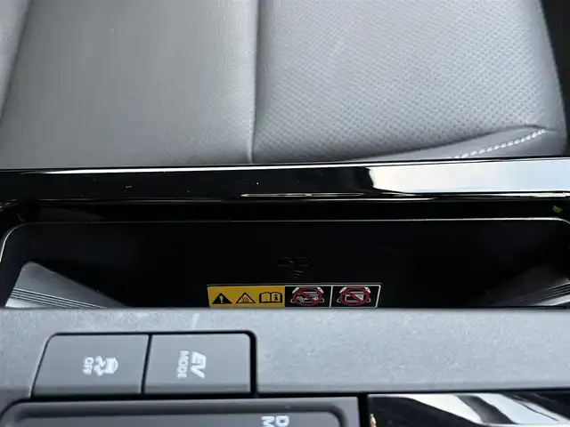 トヨタ プリウス Z 奈良県 2023(令5)年 1.2万km アティチュードブラックマイカ 純正１２．３インチディスプレイオーディオ/（フルセグ/BT/AppleCarPlay/AndroidAuto)/モデリスタフルエアロ/レーダークルーズコントロール/アラウンドビューモニター/ブラインドスポットモニター/プリクラッシュセーフティ/インテリジェントパーキングアシスト/レーンキープアシスト/電動リアゲート/ブラックレザーシート/運転席メモリ付きパワーシート/パワーイージーアクセスシステム/前席シートヒーター/前席エアーシート/ステアイングヒーター/ワイヤレス充電/デジタルインナーミラー/ETC2.0/純正19インチAW/スペアキーX1