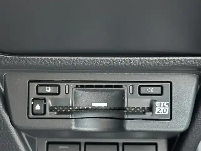 トヨタ プリウス Z 奈良県 2023(令5)年 1.2万km アティチュードブラックマイカ 純正１２．３インチディスプレイオーディオ/（フルセグ/BT/AppleCarPlay/AndroidAuto)/モデリスタフルエアロ/レーダークルーズコントロール/アラウンドビューモニター/ブラインドスポットモニター/プリクラッシュセーフティ/インテリジェントパーキングアシスト/レーンキープアシスト/電動リアゲート/ブラックレザーシート/運転席メモリ付きパワーシート/パワーイージーアクセスシステム/前席シートヒーター/前席エアーシート/ステアイングヒーター/ワイヤレス充電/デジタルインナーミラー/ETC2.0/純正19インチAW/スペアキーX1