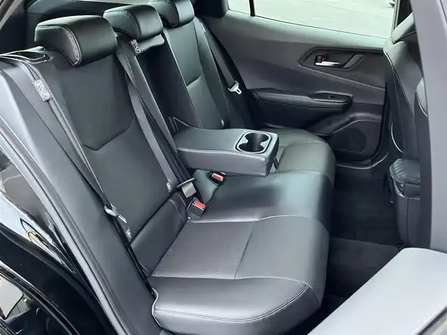 トヨタ プリウス Z 奈良県 2023(令5)年 1.2万km アティチュードブラックマイカ 純正１２．３インチディスプレイオーディオ/（フルセグ/BT/AppleCarPlay/AndroidAuto)/モデリスタフルエアロ/レーダークルーズコントロール/アラウンドビューモニター/ブラインドスポットモニター/プリクラッシュセーフティ/インテリジェントパーキングアシスト/レーンキープアシスト/電動リアゲート/ブラックレザーシート/運転席メモリ付きパワーシート/パワーイージーアクセスシステム/前席シートヒーター/前席エアーシート/ステアイングヒーター/ワイヤレス充電/デジタルインナーミラー/ETC2.0/純正19インチAW/スペアキーX1