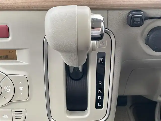 スズキ ラパン X 滋賀県 2022(令4)年 2.2万km フォーンベージュM 社外メモリナビ/(フルセグ/Bluetooth/CD/DVD)/衝突軽減ブレーキ/レーンキープアシスト/コーナーセンサー/バックカメラ/Autoハイビーム/LEDオートライト/電動格納ミラー/純正フロアマット