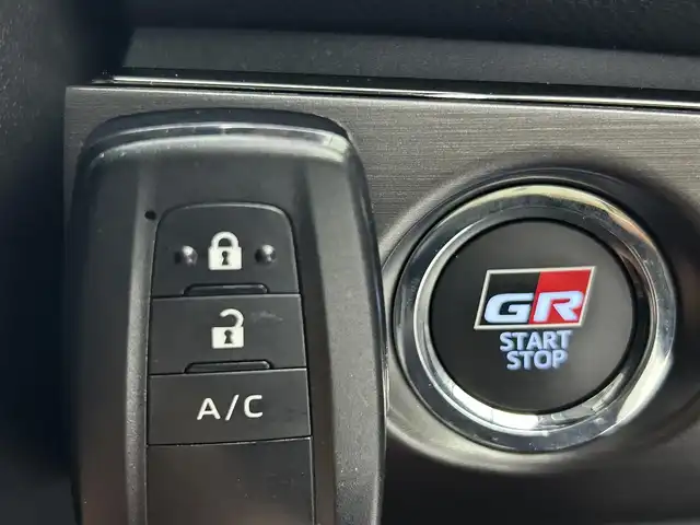 トヨタ プリウス ＰＨＶ S GRスポーツ 熊本県 2021(令3)年 4.2万km プラチナホワイトパールマイカ ワンオーナー　/純正ナビNSZT-Y68T（ＣＤ・ＤＶＤ・フルセグ・ＢＴ）/バックカメラ　/前方ドライブレコーダー　/ビルトインＥＴＣ　/前席シートヒーター　/トヨタセーフティーセンス/・プリクラッシュセーフティ/・レーンディパーチャーアラート/・アダブティブクルーズコントロール/・オートハイビーム/横滑り防止/GR専用ステア/充電ケーブル/ハーフレザーシート/純正フロアマット/純正１８インチAW/オートライト/LEDヘッドライト/フォグランプ/スマートキー/プッシュスタート/スペアキー1本/保証書/取扱説明書