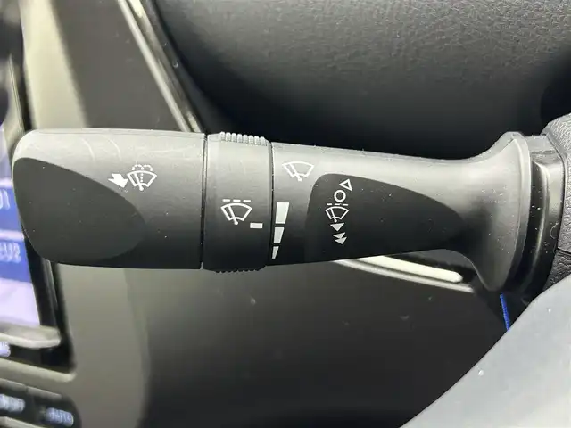 トヨタ プリウス ＰＨＶ S GRスポーツ 熊本県 2021(令3)年 4.2万km プラチナホワイトパールマイカ ワンオーナー　/純正ナビNSZT-Y68T（ＣＤ・ＤＶＤ・フルセグ・ＢＴ）/バックカメラ　/前方ドライブレコーダー　/ビルトインＥＴＣ　/前席シートヒーター　/トヨタセーフティーセンス/・プリクラッシュセーフティ/・レーンディパーチャーアラート/・アダブティブクルーズコントロール/・オートハイビーム/横滑り防止/GR専用ステア/充電ケーブル/ハーフレザーシート/純正フロアマット/純正１８インチAW/オートライト/LEDヘッドライト/フォグランプ/スマートキー/プッシュスタート/スペアキー1本/保証書/取扱説明書