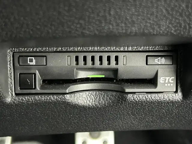 トヨタ プリウス ＰＨＶ S GRスポーツ 熊本県 2021(令3)年 4.2万km プラチナホワイトパールマイカ ワンオーナー　/純正ナビNSZT-Y68T（ＣＤ・ＤＶＤ・フルセグ・ＢＴ）/バックカメラ　/前方ドライブレコーダー　/ビルトインＥＴＣ　/前席シートヒーター　/トヨタセーフティーセンス/・プリクラッシュセーフティ/・レーンディパーチャーアラート/・アダブティブクルーズコントロール/・オートハイビーム/横滑り防止/GR専用ステア/充電ケーブル/ハーフレザーシート/純正フロアマット/純正１８インチAW/オートライト/LEDヘッドライト/フォグランプ/スマートキー/プッシュスタート/スペアキー1本/保証書/取扱説明書