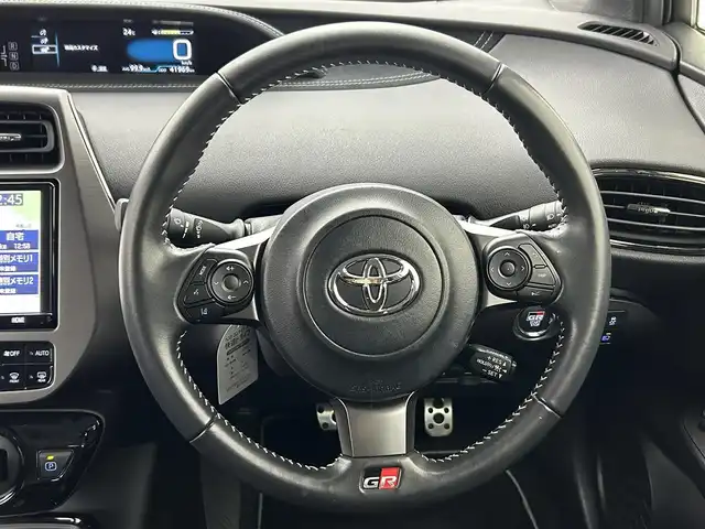 トヨタ プリウス ＰＨＶ S GRスポーツ 熊本県 2021(令3)年 4.2万km プラチナホワイトパールマイカ ワンオーナー　/純正ナビNSZT-Y68T（ＣＤ・ＤＶＤ・フルセグ・ＢＴ）/バックカメラ　/前方ドライブレコーダー　/ビルトインＥＴＣ　/前席シートヒーター　/トヨタセーフティーセンス/・プリクラッシュセーフティ/・レーンディパーチャーアラート/・アダブティブクルーズコントロール/・オートハイビーム/横滑り防止/GR専用ステア/充電ケーブル/ハーフレザーシート/純正フロアマット/純正１８インチAW/オートライト/LEDヘッドライト/フォグランプ/スマートキー/プッシュスタート/スペアキー1本/保証書/取扱説明書