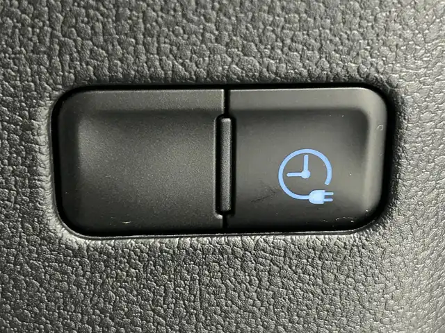 トヨタ プリウス ＰＨＶ S GRスポーツ 熊本県 2021(令3)年 4.2万km プラチナホワイトパールマイカ ワンオーナー　/純正ナビNSZT-Y68T（ＣＤ・ＤＶＤ・フルセグ・ＢＴ）/バックカメラ　/前方ドライブレコーダー　/ビルトインＥＴＣ　/前席シートヒーター　/トヨタセーフティーセンス/・プリクラッシュセーフティ/・レーンディパーチャーアラート/・アダブティブクルーズコントロール/・オートハイビーム/横滑り防止/GR専用ステア/充電ケーブル/ハーフレザーシート/純正フロアマット/純正１８インチAW/オートライト/LEDヘッドライト/フォグランプ/スマートキー/プッシュスタート/スペアキー1本/保証書/取扱説明書