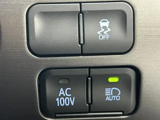 トヨタ プリウス ＰＨＶ S GRスポーツ 熊本県 2021(令3)年 4.2万km プラチナホワイトパールマイカ ワンオーナー　/純正ナビNSZT-Y68T（ＣＤ・ＤＶＤ・フルセグ・ＢＴ）/バックカメラ　/前方ドライブレコーダー　/ビルトインＥＴＣ　/前席シートヒーター　/トヨタセーフティーセンス/・プリクラッシュセーフティ/・レーンディパーチャーアラート/・アダブティブクルーズコントロール/・オートハイビーム/横滑り防止/GR専用ステア/充電ケーブル/ハーフレザーシート/純正フロアマット/純正１８インチAW/オートライト/LEDヘッドライト/フォグランプ/スマートキー/プッシュスタート/スペアキー1本/保証書/取扱説明書