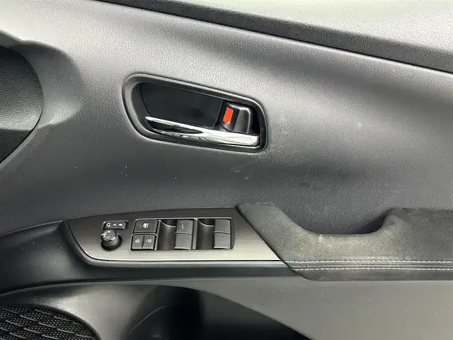 トヨタ プリウス ＰＨＶ S GRスポーツ 熊本県 2021(令3)年 4.2万km プラチナホワイトパールマイカ ワンオーナー　/純正ナビNSZT-Y68T（ＣＤ・ＤＶＤ・フルセグ・ＢＴ）/バックカメラ　/前方ドライブレコーダー　/ビルトインＥＴＣ　/前席シートヒーター　/トヨタセーフティーセンス/・プリクラッシュセーフティ/・レーンディパーチャーアラート/・アダブティブクルーズコントロール/・オートハイビーム/横滑り防止/GR専用ステア/充電ケーブル/ハーフレザーシート/純正フロアマット/純正１８インチAW/オートライト/LEDヘッドライト/フォグランプ/スマートキー/プッシュスタート/スペアキー1本/保証書/取扱説明書