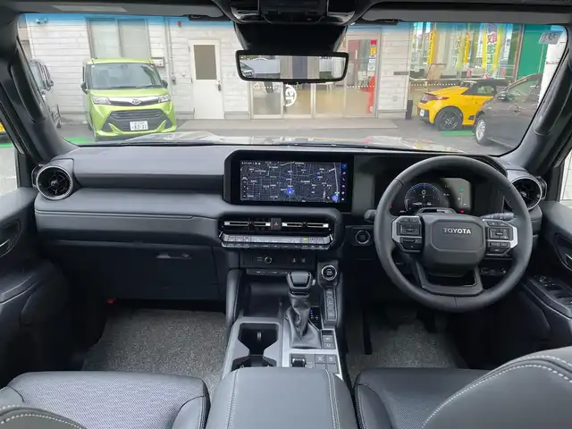 トヨタ ランドクルーザー ２５０ VX 東京都 2024(令6)年 0.3万km アバンギャルドブロンズメタリック ワンオーナー/セーフティセンス/純正メーカーフルセグナビTV/Bluetooth HDMI/全方位モニター/サンルーフ/黒革シート/パワーシート（運転席）/シートヒーター（前席）/エアシート（前席）/衝突被害軽減ブレーキ/クリアランスソナー/ブラインドスポットモニター/レーダークルーズコントロール/レーンディバーチャーアラート/発進遅れ告知機能/ドライバー異常時対応システム/オートマチックハイビーム/純正LEDヘッドライト/革巻きステアリングホイール/ステアリングヒーター/左右独立温度調整オートエアコン/充電用USB端子（1列目２列目３列目）/ISOFIX/ルーフレール/ETC2.0/スペアキー/保証書＆取扱説明書