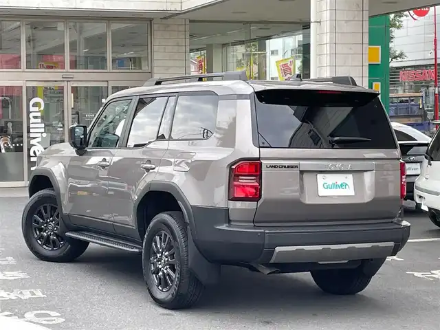 トヨタ ランドクルーザー ２５０ VX 東京都 2024(令6)年 0.3万km アバンギャルドブロンズメタリック ワンオーナー/セーフティセンス/純正メーカーフルセグナビTV/Bluetooth HDMI/全方位モニター/サンルーフ/黒革シート/パワーシート（運転席）/シートヒーター（前席）/エアシート（前席）/衝突被害軽減ブレーキ/クリアランスソナー/ブラインドスポットモニター/レーダークルーズコントロール/レーンディバーチャーアラート/発進遅れ告知機能/ドライバー異常時対応システム/オートマチックハイビーム/純正LEDヘッドライト/革巻きステアリングホイール/ステアリングヒーター/左右独立温度調整オートエアコン/充電用USB端子（1列目２列目３列目）/ISOFIX/ルーフレール/ETC2.0/スペアキー/保証書＆取扱説明書