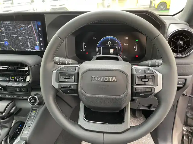 トヨタ ランドクルーザー ２５０ VX 東京都 2024(令6)年 0.3万km アバンギャルドブロンズメタリック ワンオーナー/セーフティセンス/純正メーカーフルセグナビTV/Bluetooth HDMI/全方位モニター/サンルーフ/黒革シート/パワーシート（運転席）/シートヒーター（前席）/エアシート（前席）/衝突被害軽減ブレーキ/クリアランスソナー/ブラインドスポットモニター/レーダークルーズコントロール/レーンディバーチャーアラート/発進遅れ告知機能/ドライバー異常時対応システム/オートマチックハイビーム/純正LEDヘッドライト/革巻きステアリングホイール/ステアリングヒーター/左右独立温度調整オートエアコン/充電用USB端子（1列目２列目３列目）/ISOFIX/ルーフレール/ETC2.0/スペアキー/保証書＆取扱説明書