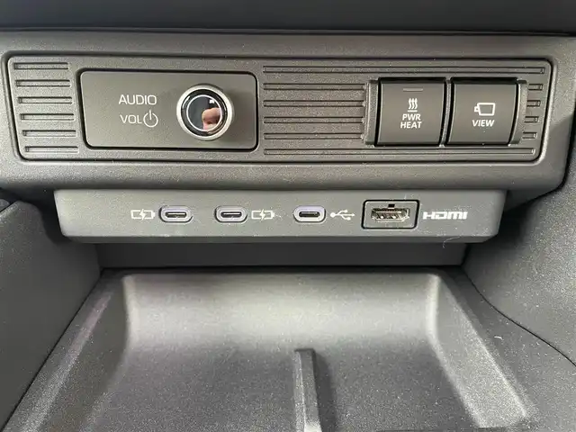 トヨタ ランドクルーザー ２５０ VX 東京都 2024(令6)年 0.3万km アバンギャルドブロンズメタリック ワンオーナー/セーフティセンス/純正メーカーフルセグナビTV/Bluetooth HDMI/全方位モニター/サンルーフ/黒革シート/パワーシート（運転席）/シートヒーター（前席）/エアシート（前席）/衝突被害軽減ブレーキ/クリアランスソナー/ブラインドスポットモニター/レーダークルーズコントロール/レーンディバーチャーアラート/発進遅れ告知機能/ドライバー異常時対応システム/オートマチックハイビーム/純正LEDヘッドライト/革巻きステアリングホイール/ステアリングヒーター/左右独立温度調整オートエアコン/充電用USB端子（1列目２列目３列目）/ISOFIX/ルーフレール/ETC2.0/スペアキー/保証書＆取扱説明書