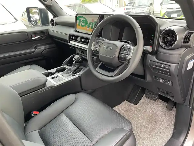 トヨタ ランドクルーザー ２５０ VX 東京都 2024(令6)年 0.3万km アバンギャルドブロンズメタリック ワンオーナー/セーフティセンス/純正メーカーフルセグナビTV/Bluetooth HDMI/全方位モニター/サンルーフ/黒革シート/パワーシート（運転席）/シートヒーター（前席）/エアシート（前席）/衝突被害軽減ブレーキ/クリアランスソナー/ブラインドスポットモニター/レーダークルーズコントロール/レーンディバーチャーアラート/発進遅れ告知機能/ドライバー異常時対応システム/オートマチックハイビーム/純正LEDヘッドライト/革巻きステアリングホイール/ステアリングヒーター/左右独立温度調整オートエアコン/充電用USB端子（1列目２列目３列目）/ISOFIX/ルーフレール/ETC2.0/スペアキー/保証書＆取扱説明書