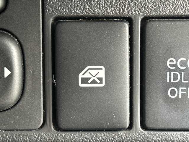 ダイハツ コペン セロ 愛知県 2016(平28)年 2.9万km クリアブルークリスタルメタリック 純正７インチナビ/（Bluetooth/フルセグ/DVD再生）/ETC車載器/レザレッドシートカバー/LEDヘッドライト/フォグランプ/シートヒーター/純正フロントドライブレコーダー/純正フロアマット/スマートキー/プッシュスタート/ecoIDLE/純正16インチアルミホイール