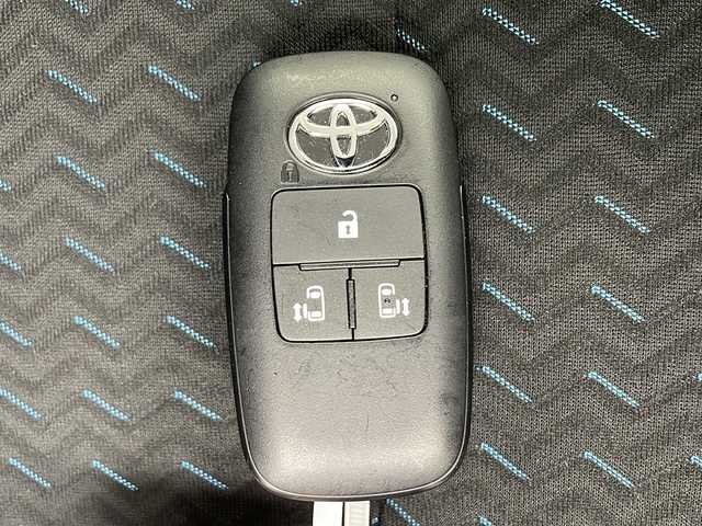 トヨタ ルーミー カスタムG－T 千葉県 2025(令7)年 0.5万km ブラックマイカメタリック/パールホワイト2トーン 衝突軽減ブレーキ/レーンキープアシスト/レーダークルーズコントロール/オートマチックハイビーム/全方位カメラ/純正ディスプレイオーディオ/（フルセグ/Bluetooth/USB/FM/AM）/アイドリングストップ/シートヒーター（運転席＋助手席）/LEDヘッドライト/フォグライト/コーナーセンサー（前後）/電動格納ミラー/ロールサンシェード