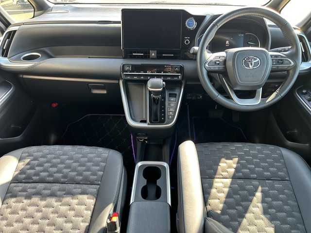 トヨタ ヴォクシー ハイブリッド S－Z 鹿児島県 2023(令5)年 1.7万km ホワイトパールクリスタルシャイン ワンオーナー/トヨタセーフティセンス/純正14インチフリップダウンモニター/純正ディスプレイオーディオ/（フルセグTV/Bluetooth/Miracast/CD/DVD/USB）/バックカメラ/両側パワースライドドア/助手席側ユニバーサルステップ/モデリスタシグネチャーイルミグリル/レーダークルーズコントロール/レーンディパーチャーアラート/プリクラッシュセーフティー/LEDヘッドライト/ハーフレザーシート/純正17インチアルミホイール/ステアリングヒーター/スマートキー/ETC2.0