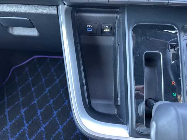 トヨタ ヴォクシー ハイブリッド S－Z 鹿児島県 2023(令5)年 1.7万km ホワイトパールクリスタルシャイン ワンオーナー/トヨタセーフティセンス/純正14インチフリップダウンモニター/純正ディスプレイオーディオ/（フルセグTV/Bluetooth/Miracast/CD/DVD/USB）/バックカメラ/両側パワースライドドア/助手席側ユニバーサルステップ/モデリスタシグネチャーイルミグリル/レーダークルーズコントロール/レーンディパーチャーアラート/プリクラッシュセーフティー/LEDヘッドライト/ハーフレザーシート/純正17インチアルミホイール/ステアリングヒーター/スマートキー/ETC2.0